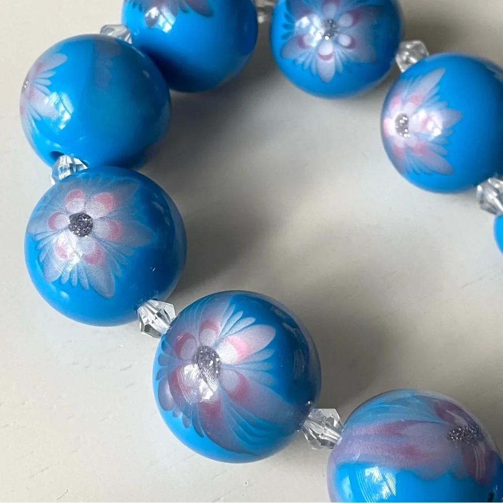 Vintage/style chunky graduated blue floral lucite? beaded necklace